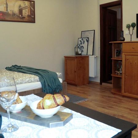 Palma Apartmanok Szallashely Szazhalombatta 6A Ngoại thất bức ảnh