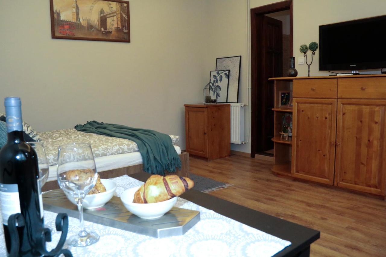 Palma Apartmanok Szallashely Szazhalombatta 6A Ngoại thất bức ảnh