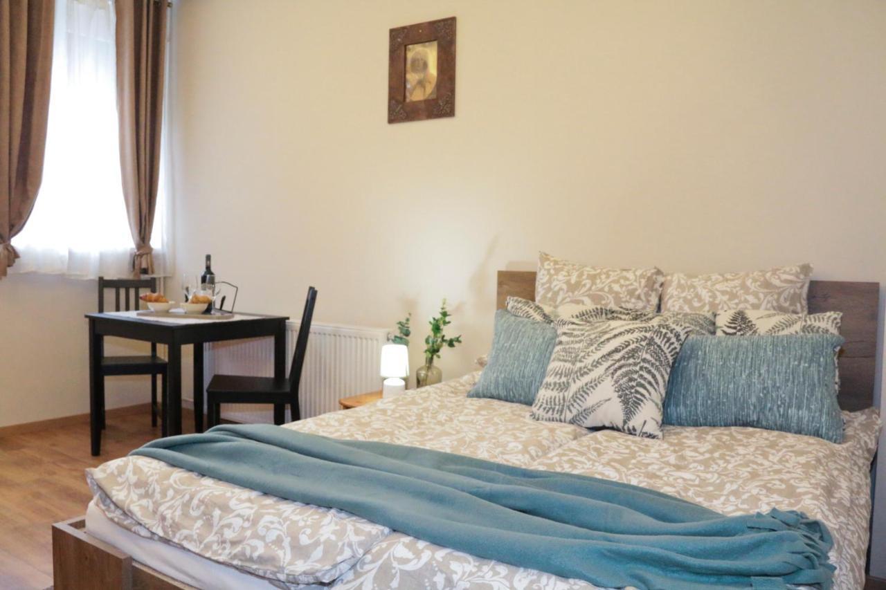 Palma Apartmanok Szallashely Szazhalombatta 6A Ngoại thất bức ảnh