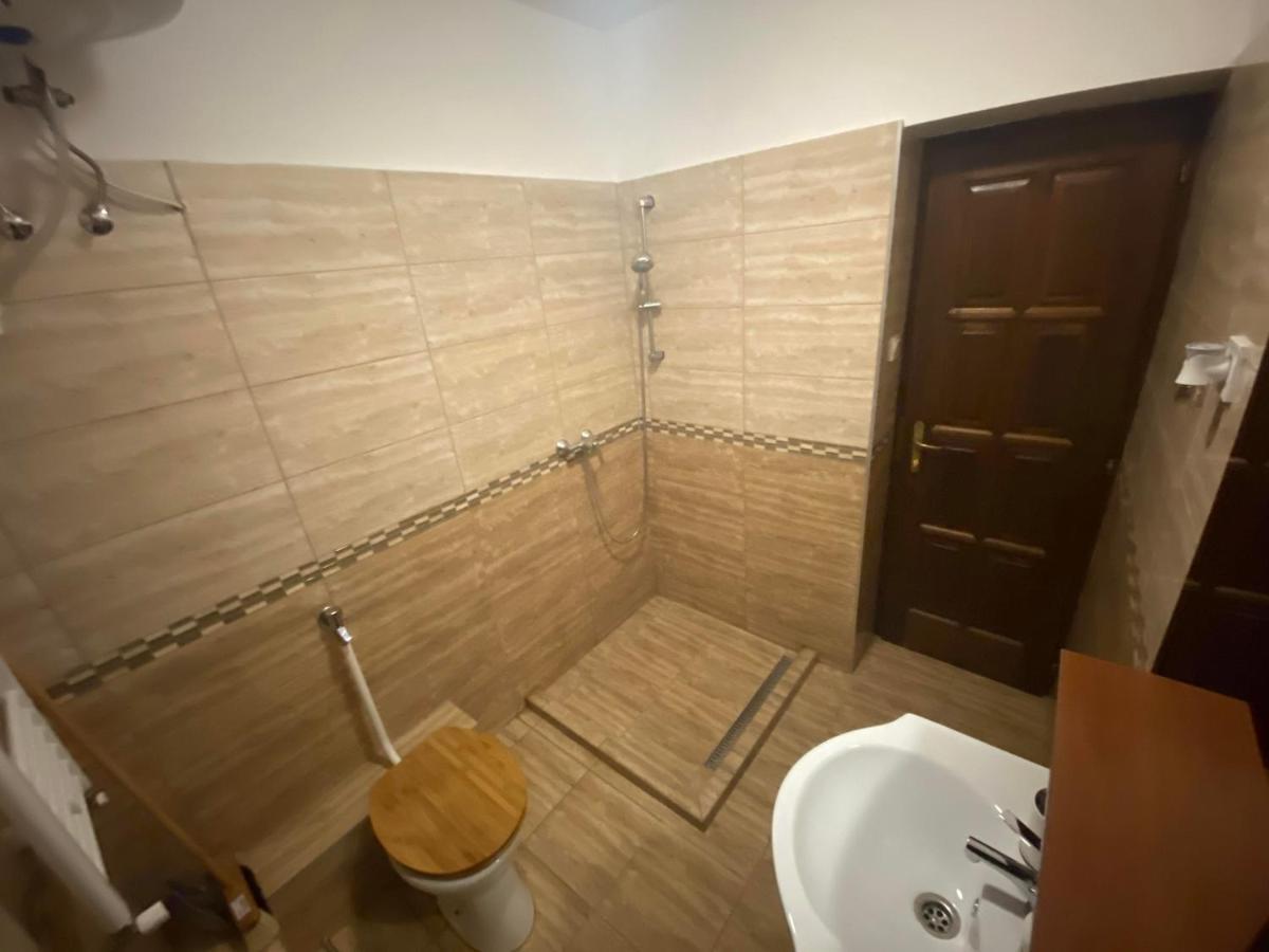 Palma Apartmanok Szallashely Szazhalombatta 6A Ngoại thất bức ảnh